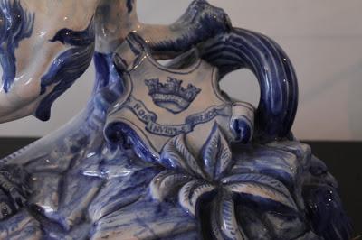 Qui s'y frotte s'y pîque (227)