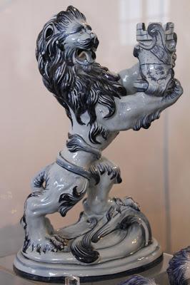 Qui s'y frotte s'y pîque (227)