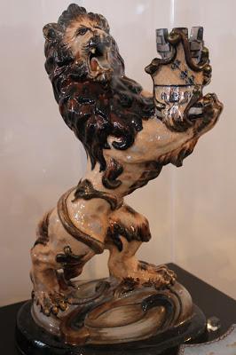 Qui s'y frotte s'y pîque (227)