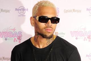 L'ex petite amie de Chris Brown menace de publier des centaines de photos de Chris Brown avec Ayem et Nabilla !