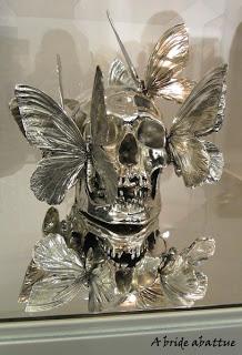 La galerie Laurent Strouk réunit ou oppose Damien Hirst et Philippe Pasqua