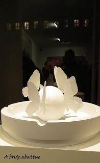 La galerie Laurent Strouk réunit ou oppose Damien Hirst et Philippe Pasqua