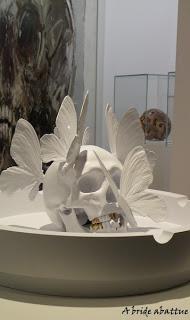 La galerie Laurent Strouk réunit ou oppose Damien Hirst et Philippe Pasqua