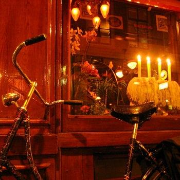 le quartier rouge d'amsterdam est connu pour son ambiance libertaire... mais pas