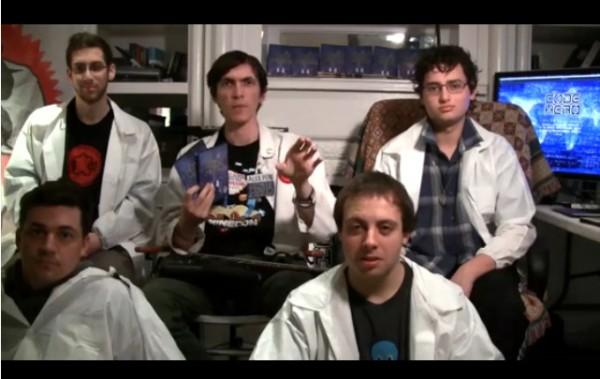 Lex Peake, au centre, dans la vidéo de présentation du Code Hero sur Kickstarter.