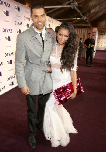 Kat+Graham+VH1+Divas+2012+Red+Carpet+YQzJm5CJ8-el