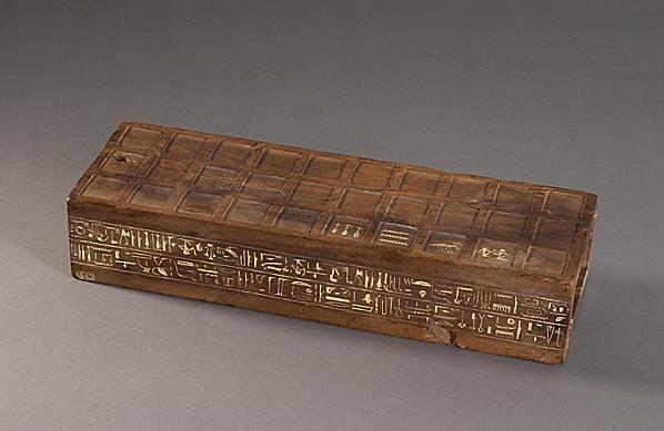 Jeu-de-senet-d-Imenmes-E-2710--Louvre---C.-Decamps-.jpg