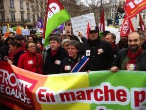 A Paris, 150 000 pour dire « l’Amour c’est nous » ! banderole par henri gorges