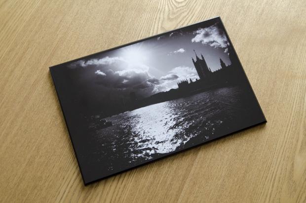 Mayoz.fr, la photo contrecollée sur bois