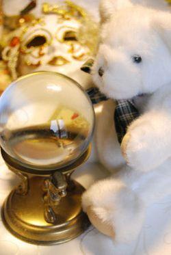 Boule de cristal : ours, voyance, masque et prévisions