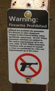 Interdiction de port d'armes (Creative Commons, afagen) Fusillades : faut-il interdire le port d'armes ?