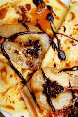 Le vendredi c'est retour vers le futur ! Crêpes d'automnes aux poires fondantes, croustillantes et parfumées pour se réchauffer le dedans !