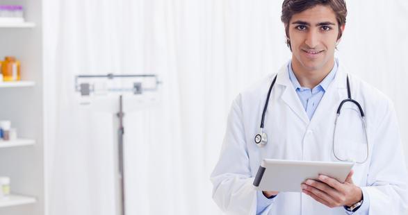 medecin avec tablette