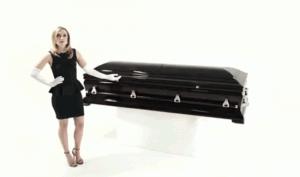 Un cercueil équipé pour écouter de la musique jusqu'à la fin du monde