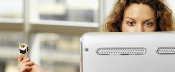 Passer trop de temps devant Facebook ferait grossir !