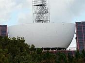 Futuroscope: l'emblème coupé deux