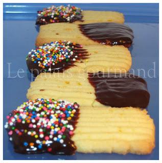 Biscuits spritz à l'orange et au chocolat noir