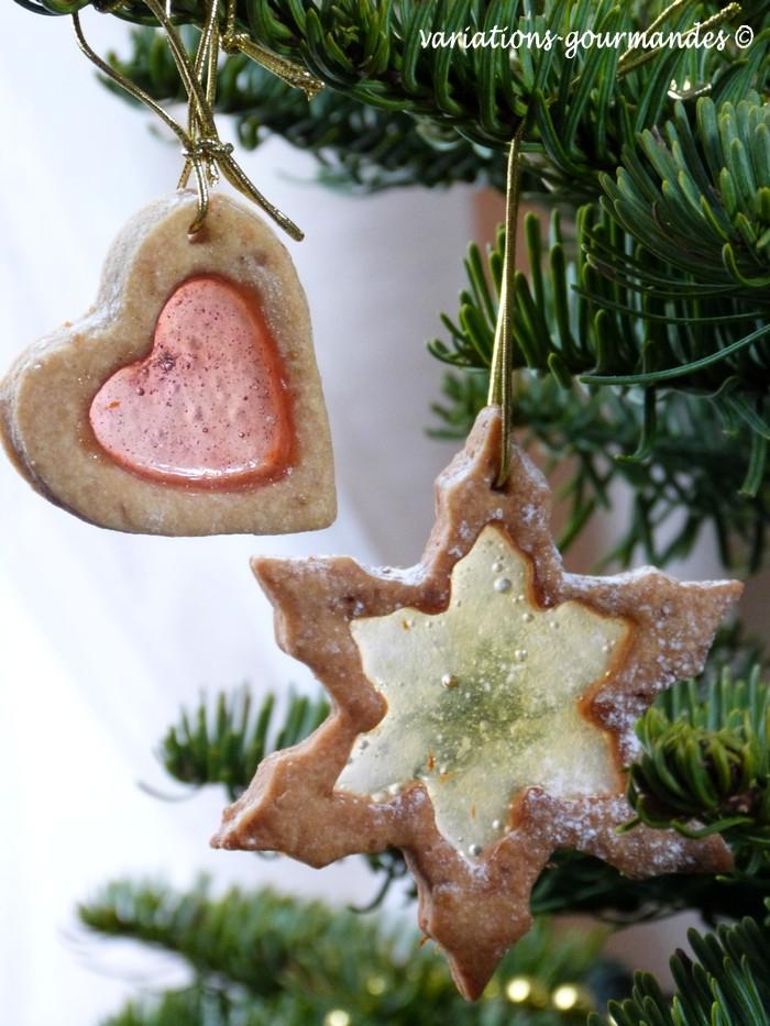 Biscuits sablés à l’orange et aux épices, comme des suspensions de Noël féeriques ! biscuits_orange_épices