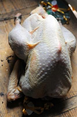 J'vais me la faire, je sens que je vais me la faire ! Ma mission, si je l'accepte, me farcir la dinde… Me la farcir d'accord mais avec quoi !!! 24 heures avant le drame...