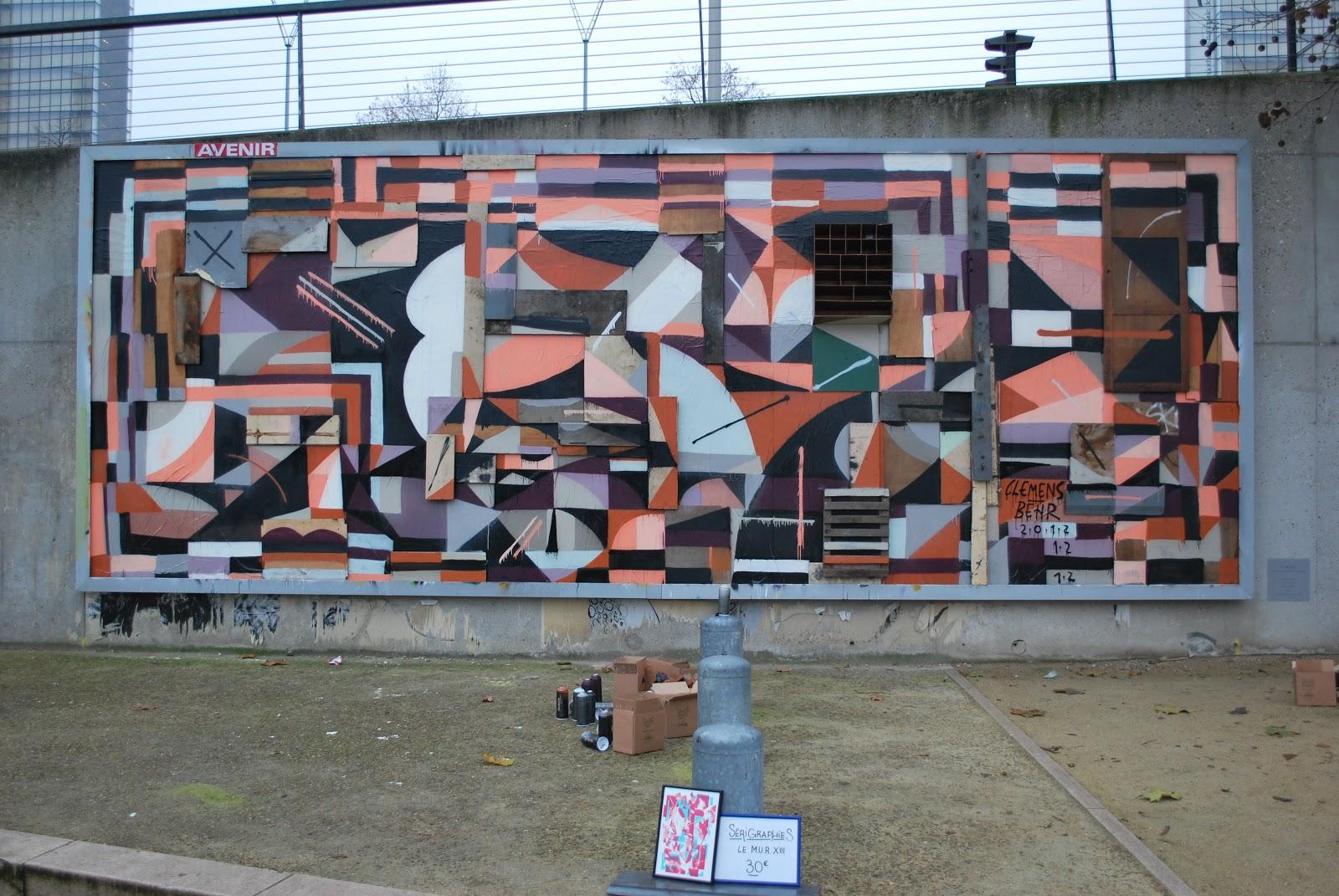 C’est au pied du M.U.R XIII que l’on voit l’artiste