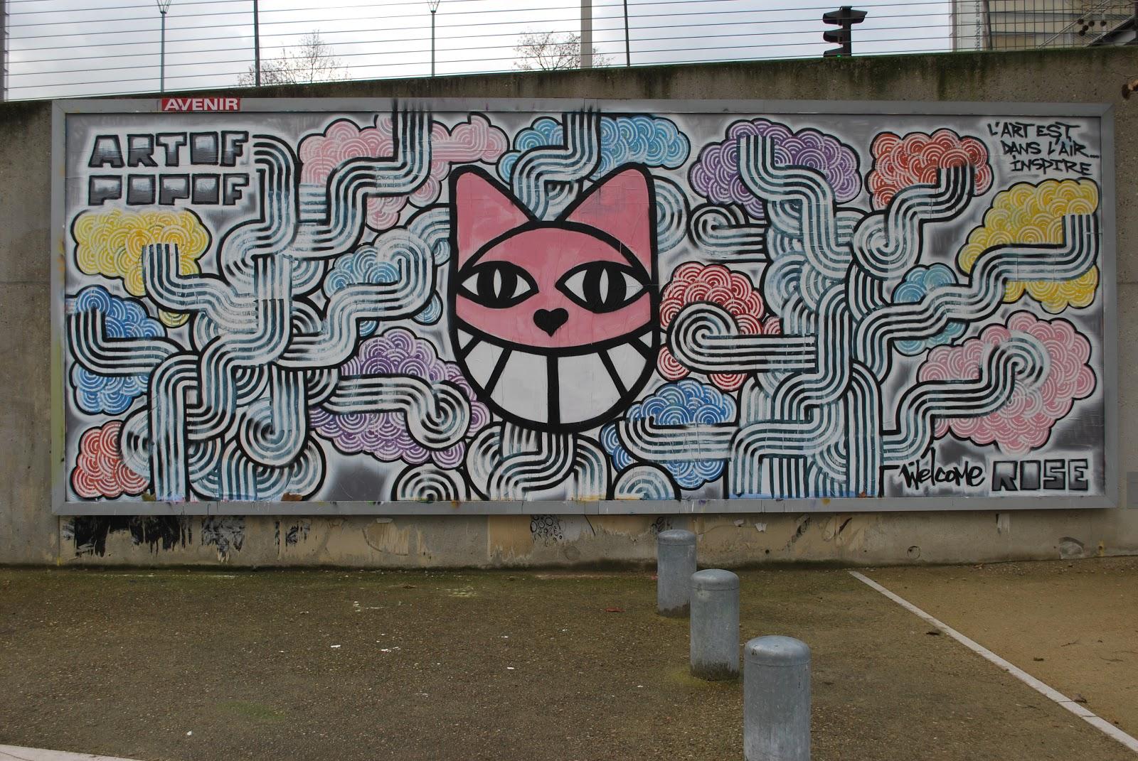 C’est au pied du M.U.R XIII que l’on voit l’artiste