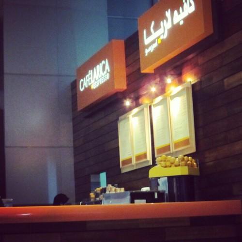 Optez pour le white hot chocolate du cafe #larica dans la salle d’embarquement de #jeddah #saudi