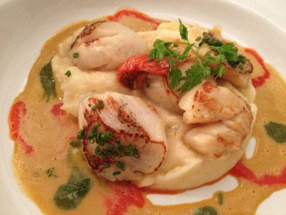 Saint Jacques au jus de combava purée de panais