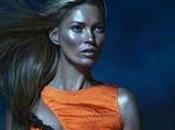 Kate Moss sublime déesse antique pour Versace