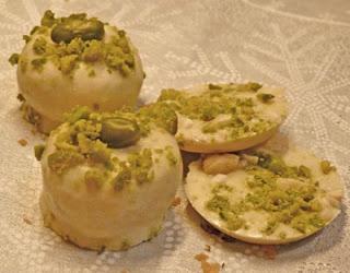 Mendiants au chocolat blanc, pistaches et amandes