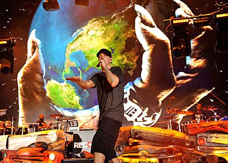 Jay-Z-Eminem-Concert-Yankee-Stadium-Photos-8.jpg
