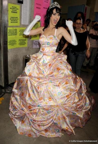 Katy Perry robe meringue
