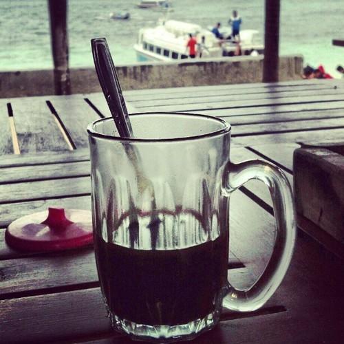 Morning coffee… hello world #lembongan #triptolombok #indonesia #indonesie #triponesia #voyage #travel