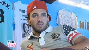 Un tee-shirt porté par Thomas, ça vous fait envie? Il est à vous ! clique