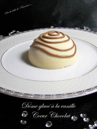 Dôme glacé à la vanille coeur chocolat 2