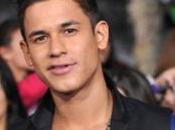 VIDEO Bronson Pelletier Twilight urine plein aéroport