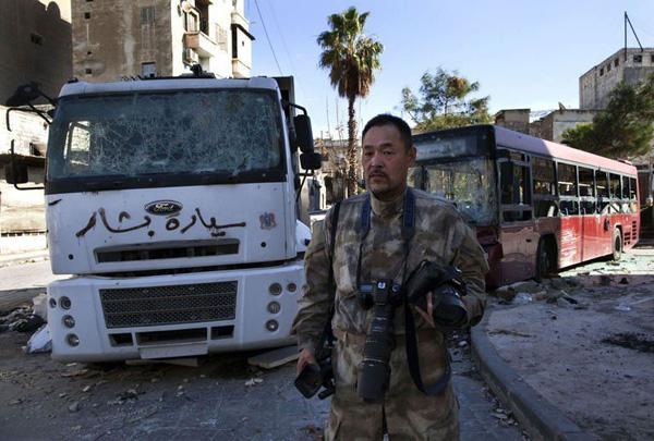 Soif d’adrénaline, un touriste Japonais passe ses vacances sur le front Syrien