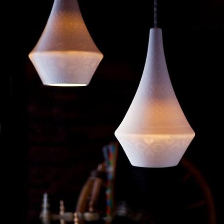 Story la suspension de porcelaine par Vibeke Skar et Ida Noemi Vidal