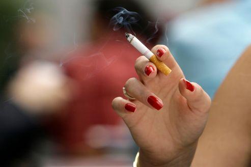 Les fumeuses qui arrêtent à 40 ans vivent 9 ans de plus