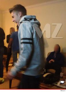 Choc : Justin Bieber se drogue ! Regardez les photos où il prend de la marijuana !