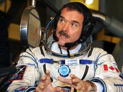 Astronaute dans l'ISS - Star Trek: Chris Hadfield communique avec l'Enterprise