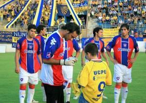 Vêtement publicitaire : outil de marketing pelotas x cerro porteo 300x211 Vêtement publicitaire : outil de marketing