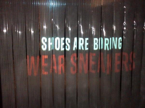 Converse: « Shoes are Boring..Wear Sneakers », la 1ère publicité intelligente de 2013