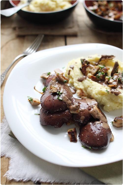 Rognons de porc marinés, purée et cèpes en persillade