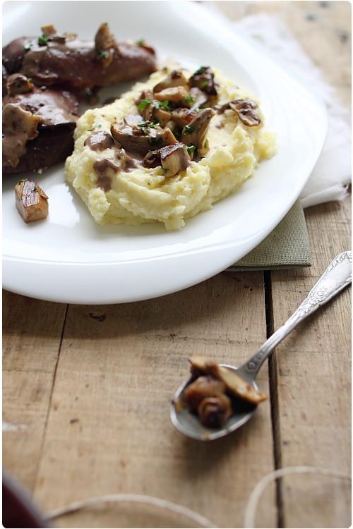 Rognons de porc marinés, purée et cèpes en persillade