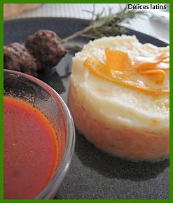 Brochettes de boulettes d'agneau, sauce tomate et purée de navets/carottes