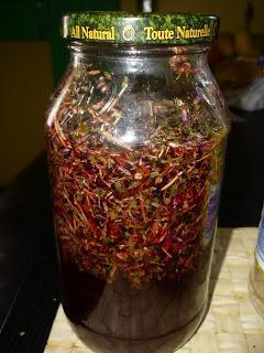 Eau de rincage vinaigre macere aux plantes Eau de rincage vinaigre macere aux plantes