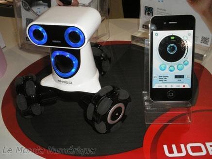 CES 2013 : Wobot, le robot musical qui vous suivra partout !