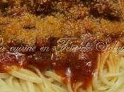Spaghetti boulettes avec sauce tomates