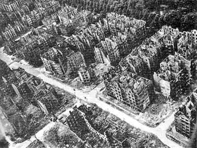 400px-Hamburg_after_the_1943_bombing.jpg