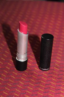 Un rouge à lèvres qui colle ?